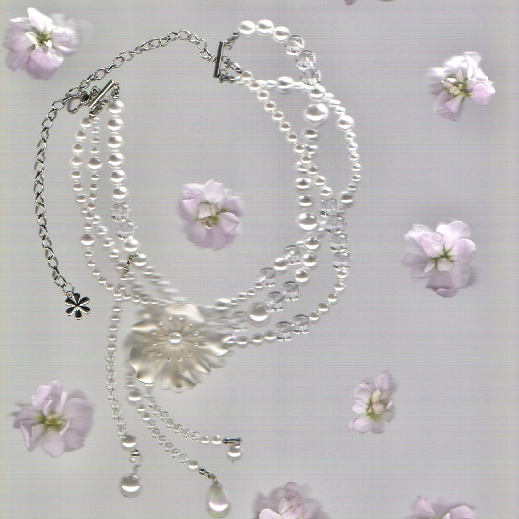 花筏NOTJUSTHIM 《月光丝绸》雅白花朵水滴珍珠白水晶项链,淘宝优惠券,粉丝福利购,淘宝优惠卷