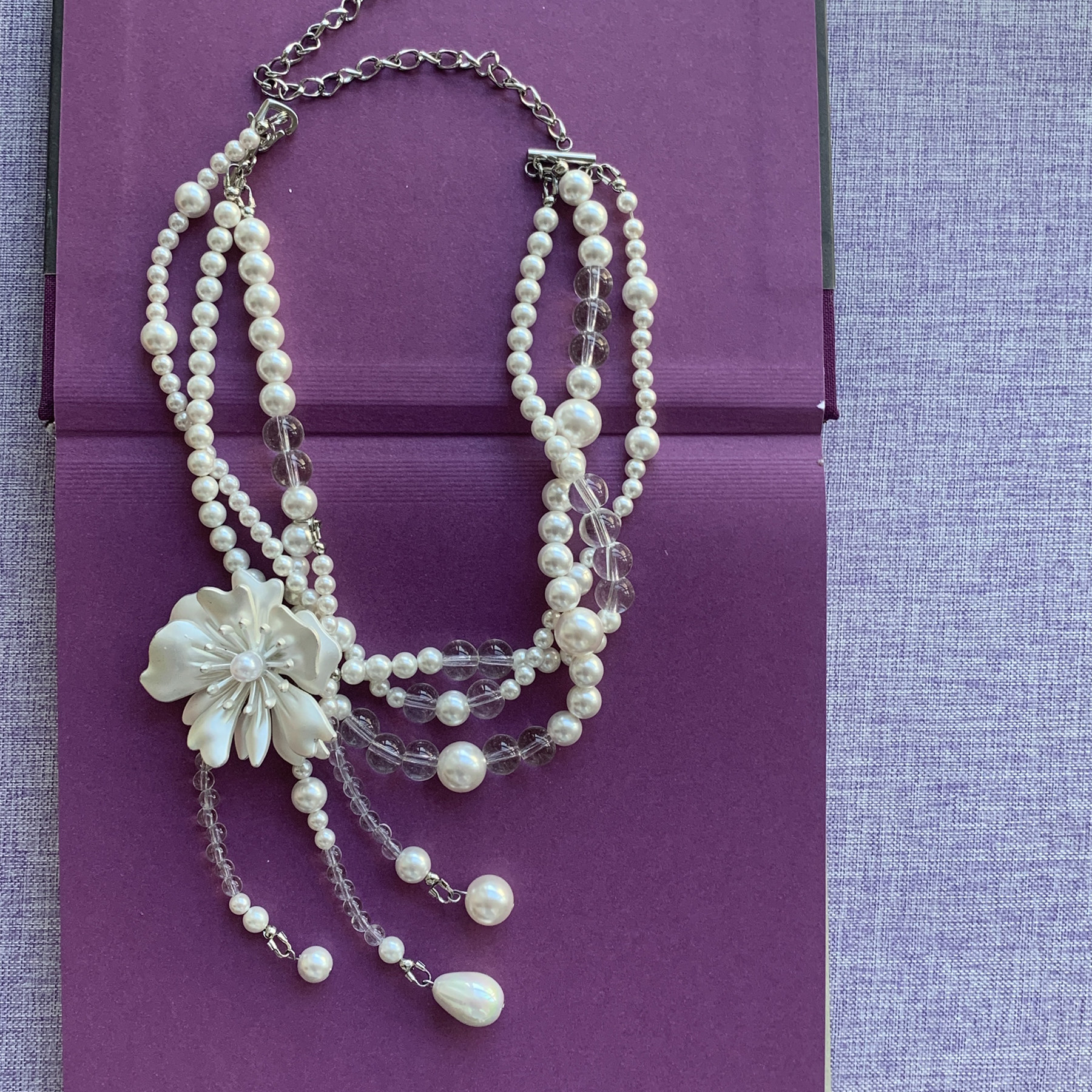 花筏NOTJUSTHIM 《月光丝绸》雅白花朵水滴珍珠白水晶项链,淘宝优惠券,粉丝福利购,淘宝优惠卷