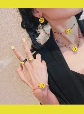 绿森林女亚克力笑脸可爱