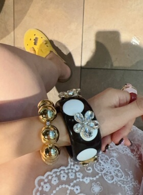 轻奢小众手镯女款金属珠子装饰花朵图案气质高级感手链