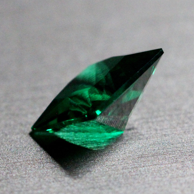 Square loose emerald stone unmounted