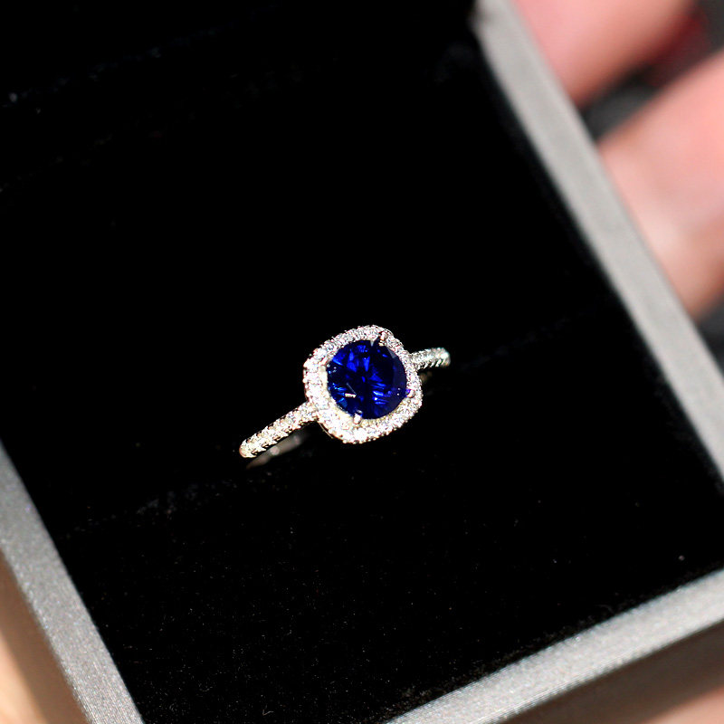 One carat sapphire three-piece jewelry set