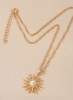 Fashion Metal Sun Moon Pendant Necklaces for Women Gold Colo