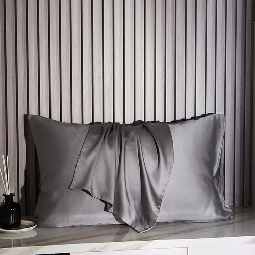 One pair of solid color imitation silk pillowcases - 图0