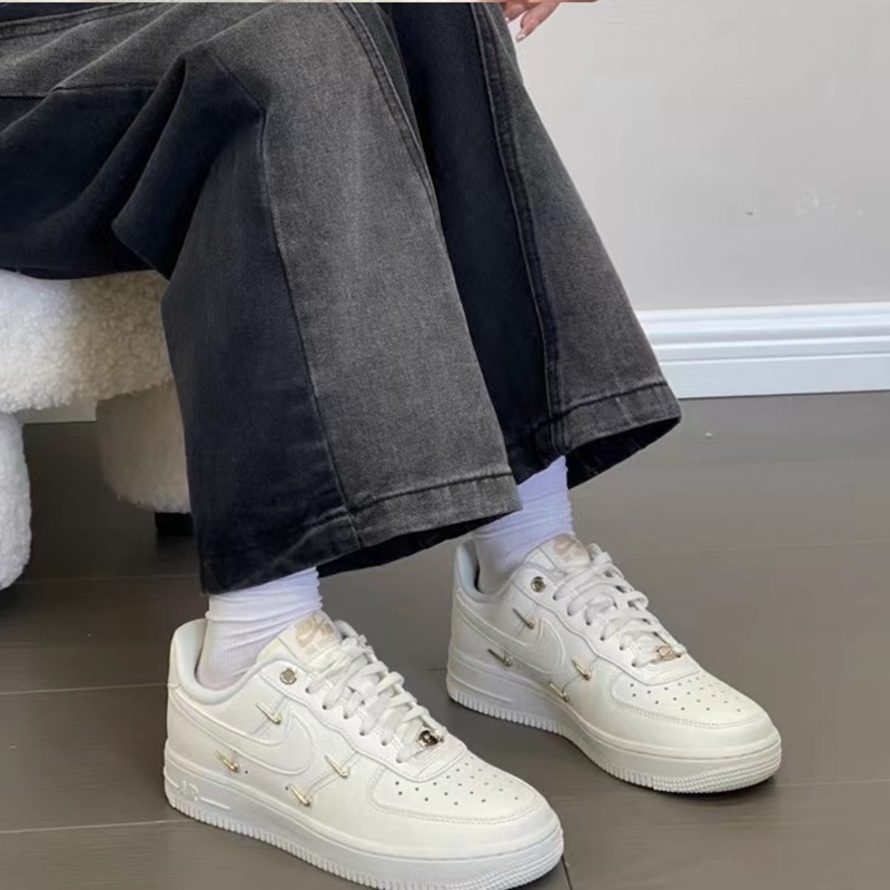 耐克Nike Air Force 1 Low Mini Gold 板鞋 女款 白金FV3654-111 - 图0