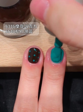 秋冬ins湖绿波点美甲 好显白特别袜！Two-moos指甲油免烤水性美甲