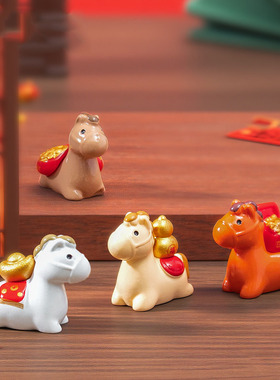 微景观简约创意新年小马萌粒公仔 DIY装饰品迷你桌面车载树脂摆件