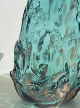 SoftHome蓝色轻奢厚重花瓣口洒金异形状琉璃花餐桌插花摆件