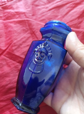 民国时期老物件（双狮琉璃瓶）瓶式花蕊霜广告包装蓝色六边瓶