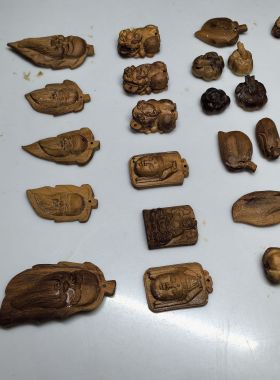 越南黄檀挂件 木雕黄檀把件 挂霜黄檀吊坠 结霜黄檀饰品天然香味