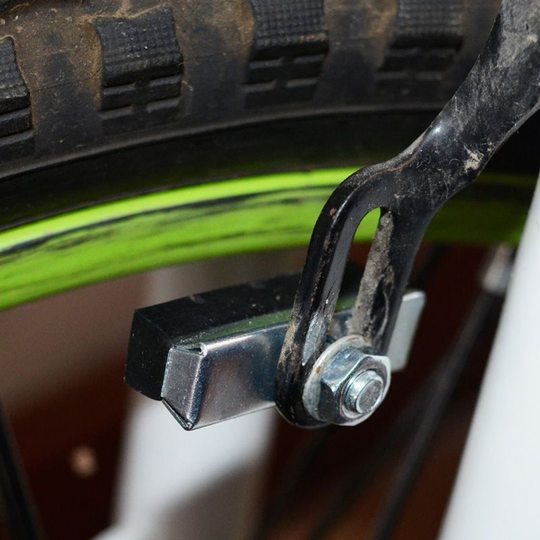 自行车刹车皮16/20/24/26寸单车前刹皮飞车山地车越野车黑色闸皮