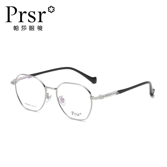 Pasha Yang Chaoyue shows her face with small belts and myopia glasses