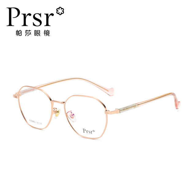 Pasha Yang Chaoyue shows her face with small belts and myopia glasses