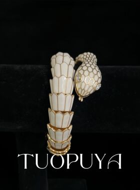 新款珐琅彩白蛇手镯女缠绕鳞片轻