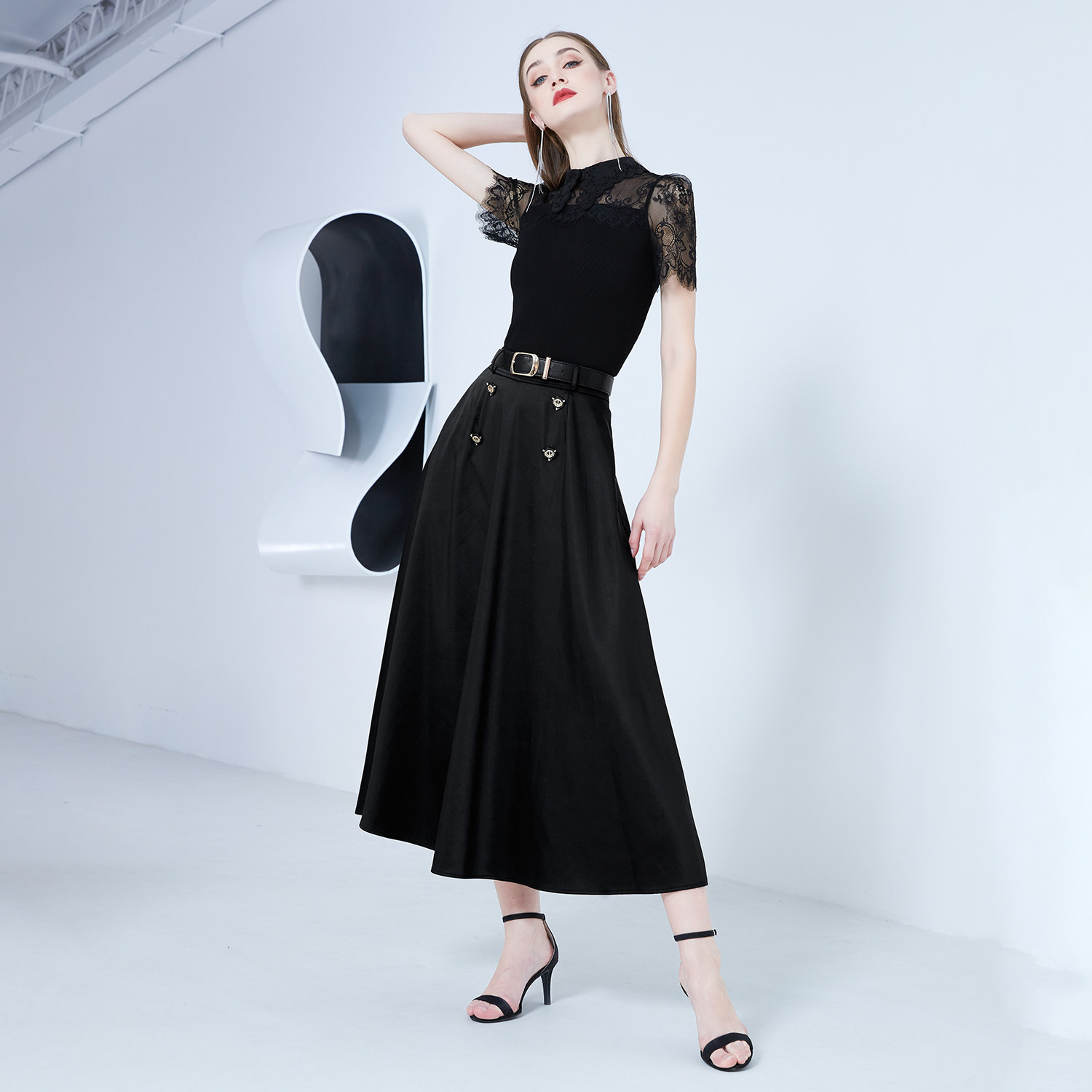 aui黑色蕾丝网纱拼接女春装针织衫 aui毛针织衫