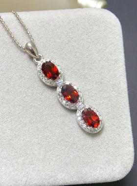 轻奢时尚新款天然石榴石四季豆吊坠项链锁骨链 气质百搭
