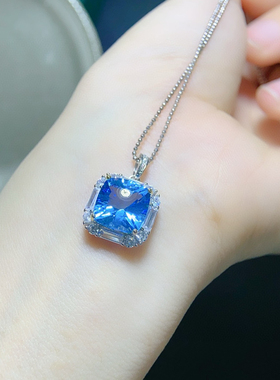 纯天然蓝蓝托帕石吊坠全净体主石尺寸10*10mm925银精工镶嵌