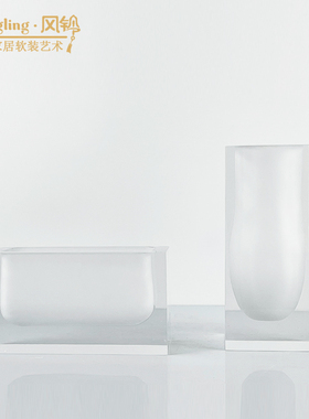 现代简约透明树脂摆件样板间