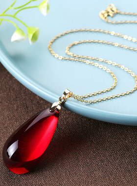 复古高级感琥珀水滴锁骨项链女短款18K金链保色蜜蜡吊坠气质颈链