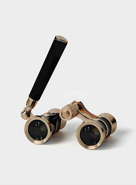 八度空间现代样板间男主人办公室书房桌面钢笔桌垫书房架相机摆件