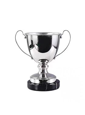 八度空间现代轻奢样板间书房桌面装饰摆件马术主题道具组合软装