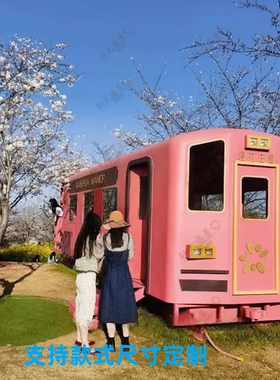 橱窗商场美陈有轨电车景区招人气