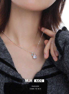 多巴胺彩色旋转木马游乐园挂坠项链女款甜美可爱百搭高级感锁骨链