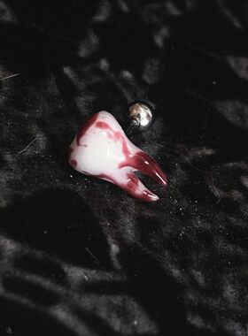 獠牙耳钉原创猎奇哥特视觉系正品钛钢耳钉杆长8mm粗1.2可定制
