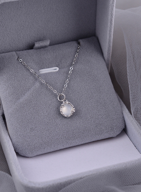 925纯银小小的温和白玉髓