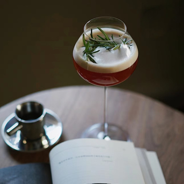 Sensory sensory cup wine glass cocktail ແກ້ວ goblet ແກ້ວເຫລົ້າທີ່ເຮັດຈາກສີແດງທີ່ມີຄຸນຄ່າສູງແສງສະຫວ່າງຫລູຫລາລະດັບສູງ