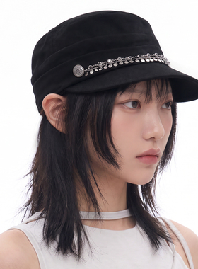 黑色金属链条徽章扣平顶帽女