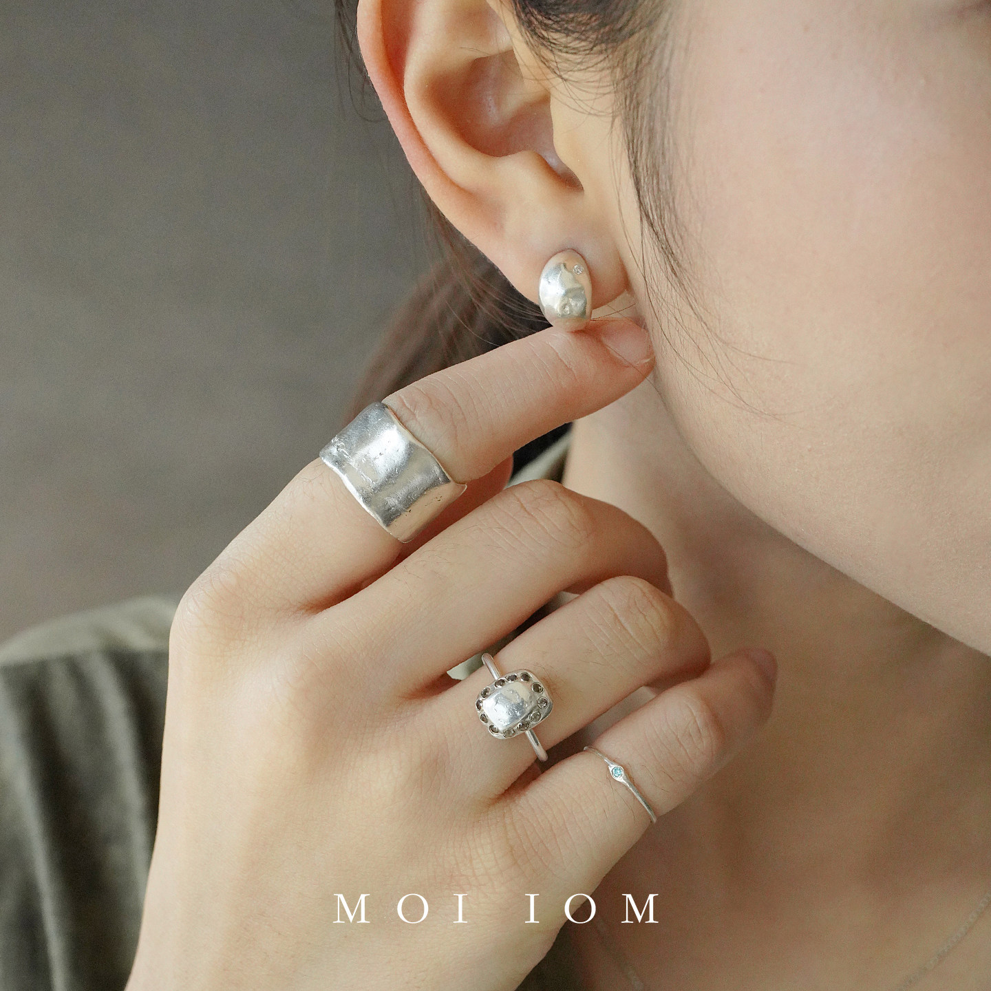 MOI IOM 月亮肌理莫桑钻耳钉 纯银原创设计银饰耳饰耳环 默叙,淘宝优惠券,粉丝福利购,淘宝优惠卷