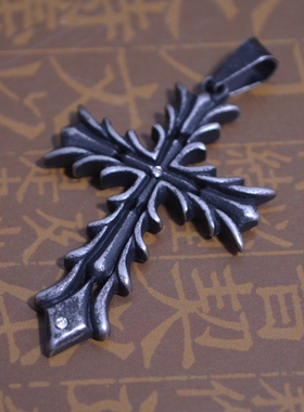 钛钢雕花仿古饰品吊坠