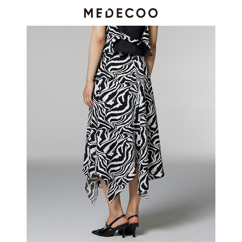 MEDECOO/墨蒂珂2024秋季新款 撞色印花不规则摆A字半身裙MID70225,淘宝优惠券,粉丝福利购,淘宝优惠卷