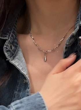 银色波浪水滴项链女法式简约2024年新款气质百搭高级感锁骨链颈链