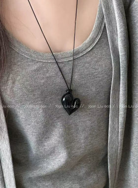 安可拉红珐琅爱心皮绳长款毛衣链挂脖黑绳项链百搭长条项链抽拉式