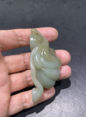 新疆和田玉且末料莲蓬手把件连升三级