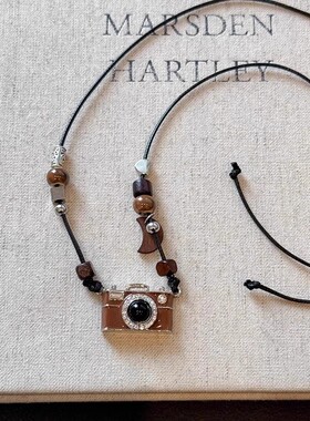 复古棕色相机吊坠项链女款小众个性毛衣链甜酷辣妹百搭锁骨链配饰