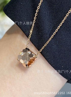 镀18k圆筒蜂巢项链女款轻奢玫瑰金万花筒锁骨链小蛮腰吊坠蜂窝