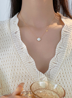 贝壳项链女2023年新款潮锁骨链贝母高级感小众钛钢网红不掉色