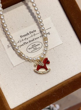 少女感喜庆红色小马珍珠项链女