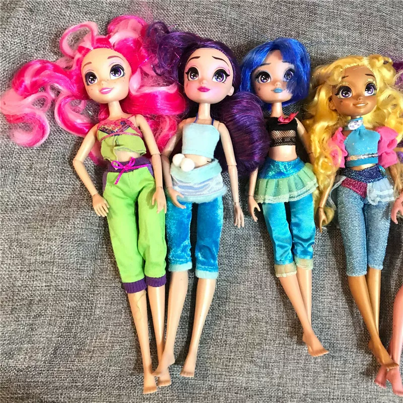 Сущность суставов кукол Prose Barbie может двигаться