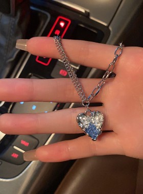 冰蓝色渐变爱心锆石吊坠项链
