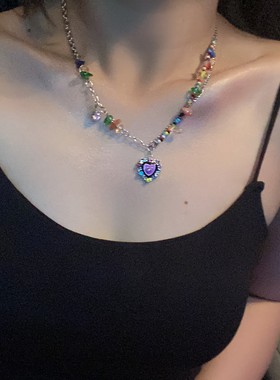 多巴胺甜酷彩色串珠爱心项链女夏轻奢小众颈链2025新款爆款配饰品
