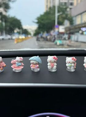 哈喽kitty排排坐工位电脑装饰摆件桌面治愈系打工人显示屏小饰品