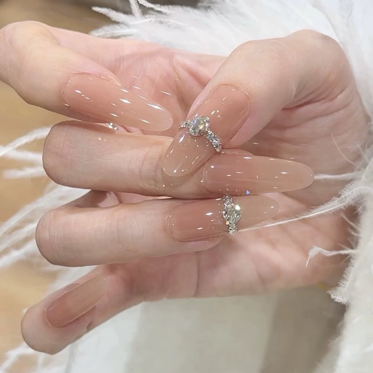 2026 hot style ring with diamonds, sparkling and clear manicure