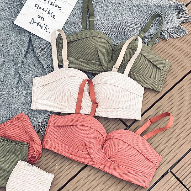 女聚拢收副乳防下垂无钢圈一内裤 多情猫文胸