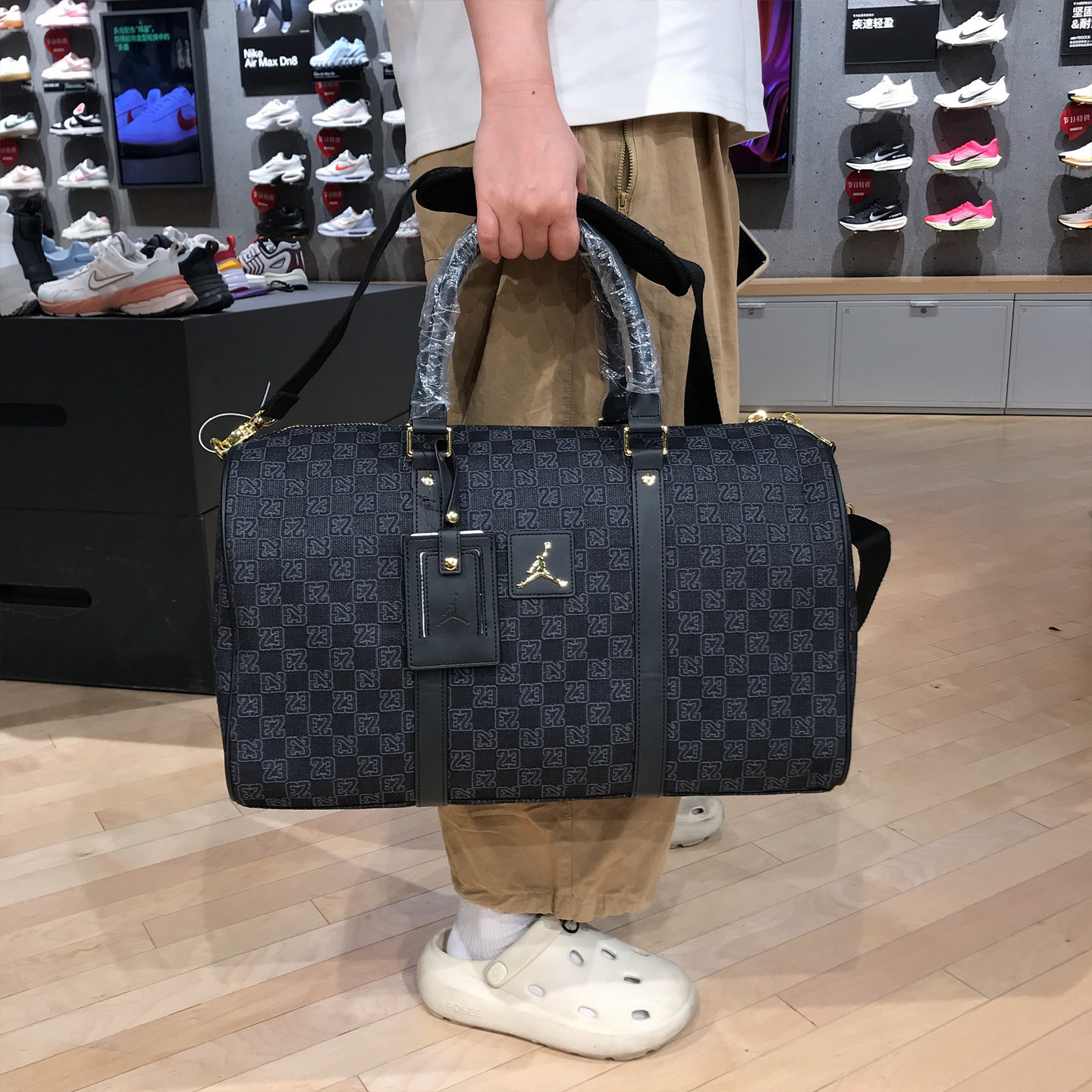 耐克Air Jordan休闲运动旅行AJ老花斜挎拎包单肩包男女FJ6787-011