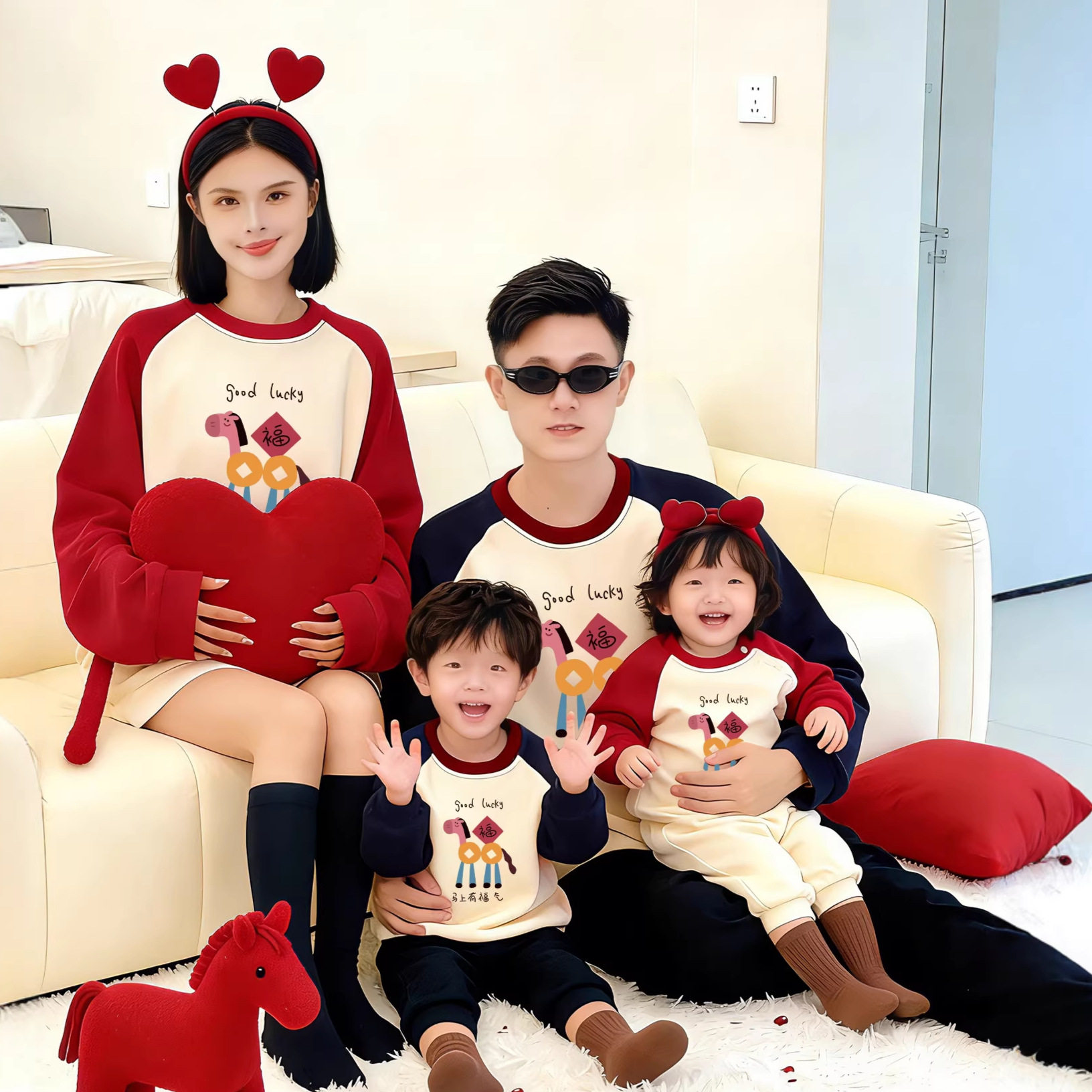 马年亲子装卫衣一家三口红色加绒秋冬季新款新年聚会拍照亲子卫衣,淘宝优惠券,粉丝福利购,淘宝优惠卷