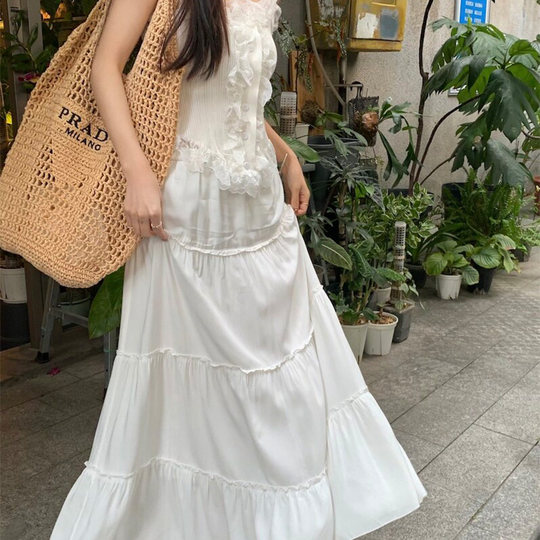 Beautiful and gentle lady style lace skirt